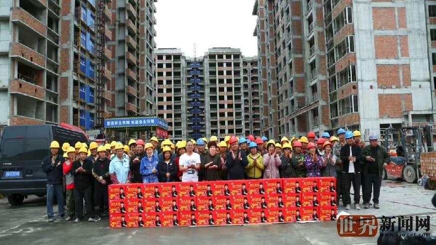 “绵州燕姐”陈燕一行爱心志愿者：爱撒劳动节  情暖劳动者